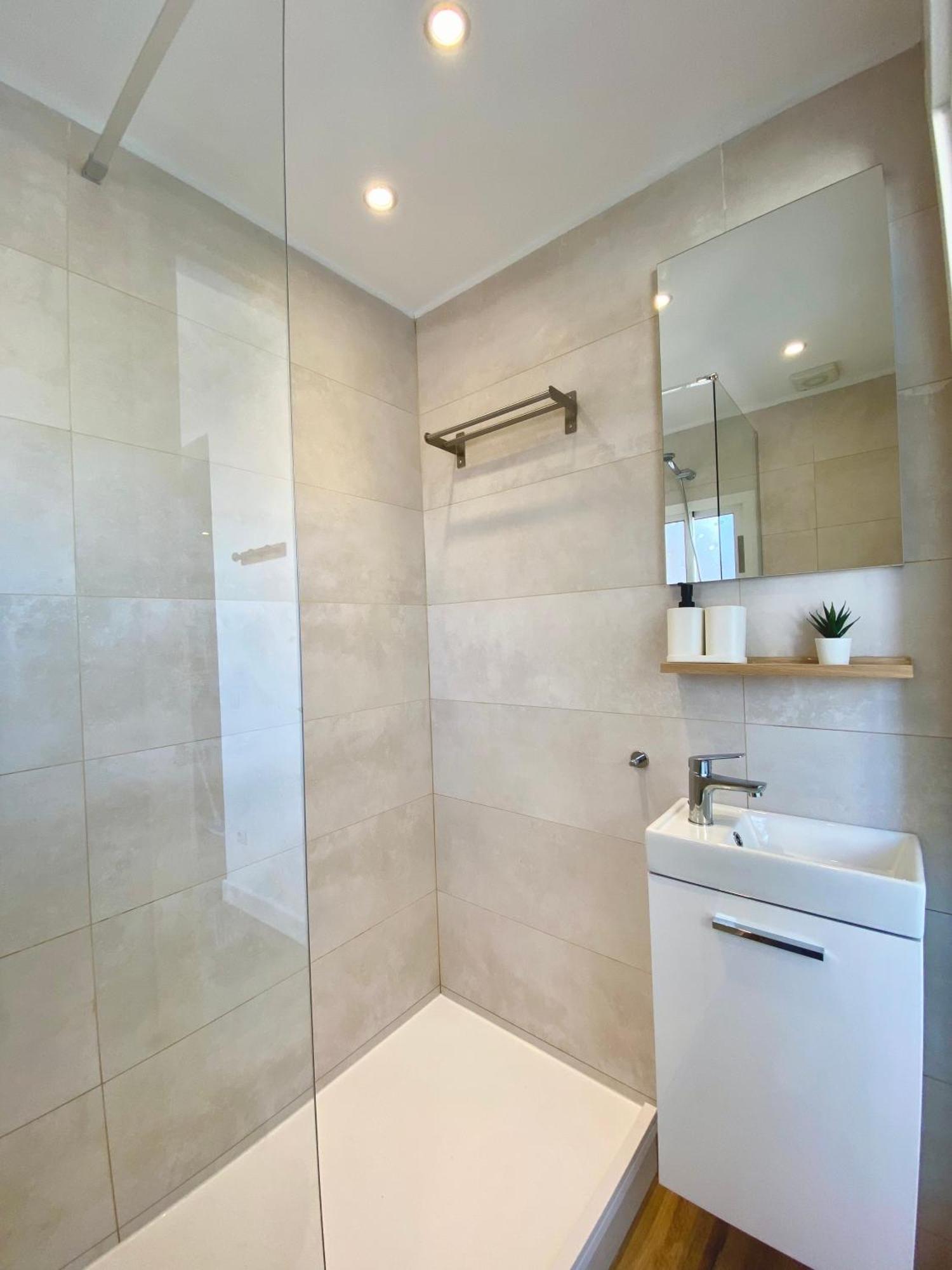 Suite Apartment Anselm Barcelona Cornellà de Llobregat Extérieur photo